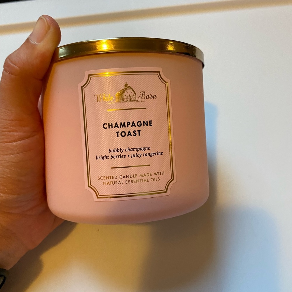 Champagne Toast, bath and body works candle - Picture 1 of 2